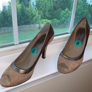 Bandolino tan heels size 8